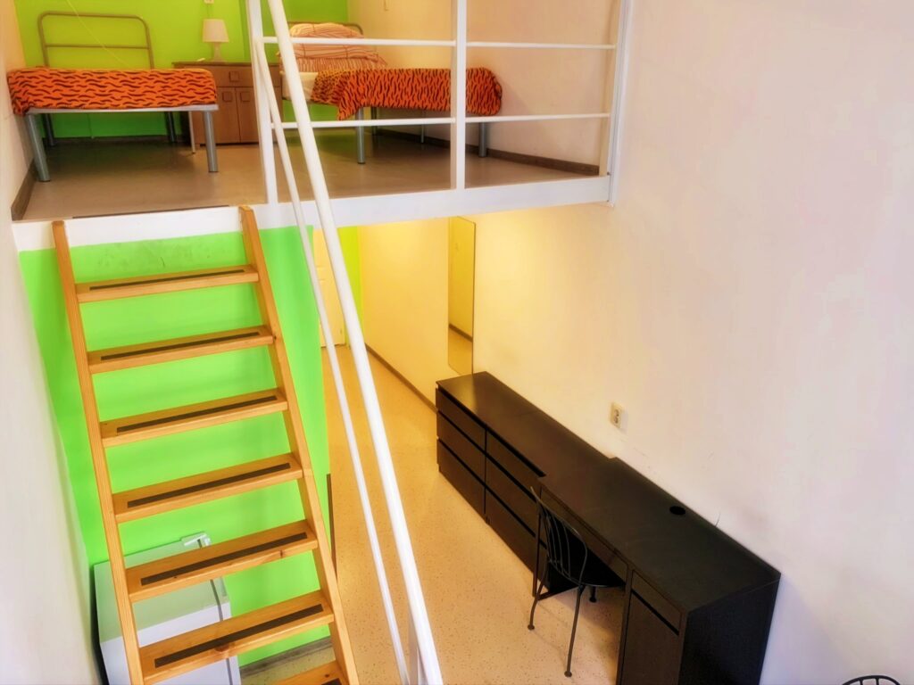 Image of a modern bedroom with stylish design.