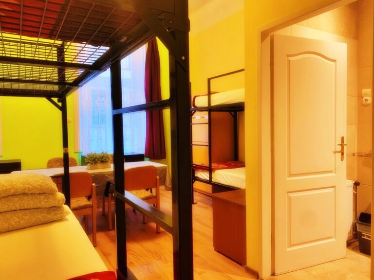 Modern bedroom with contemporary décor.