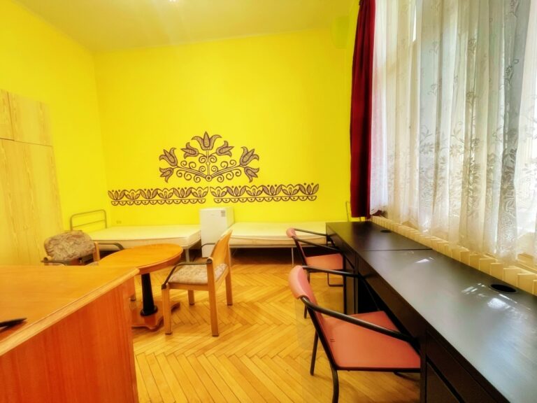 Image of a contemporary flat’s bedroom.