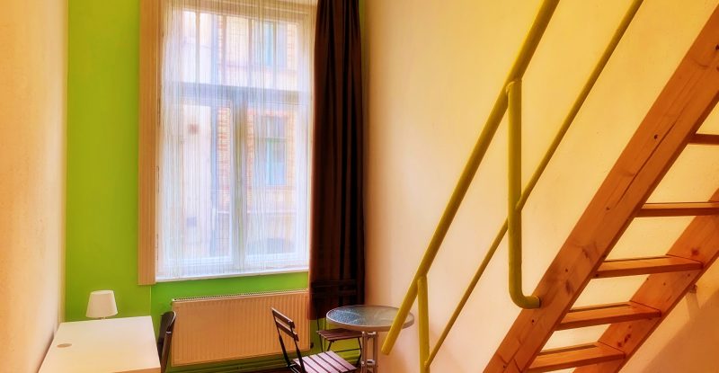 Image of a modern living space with elegant décor.